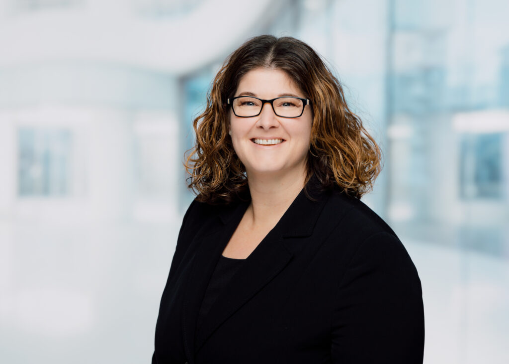 Portrait von Rebecca Lesiewicz, Mitgründerin von R&R Lesiewicz