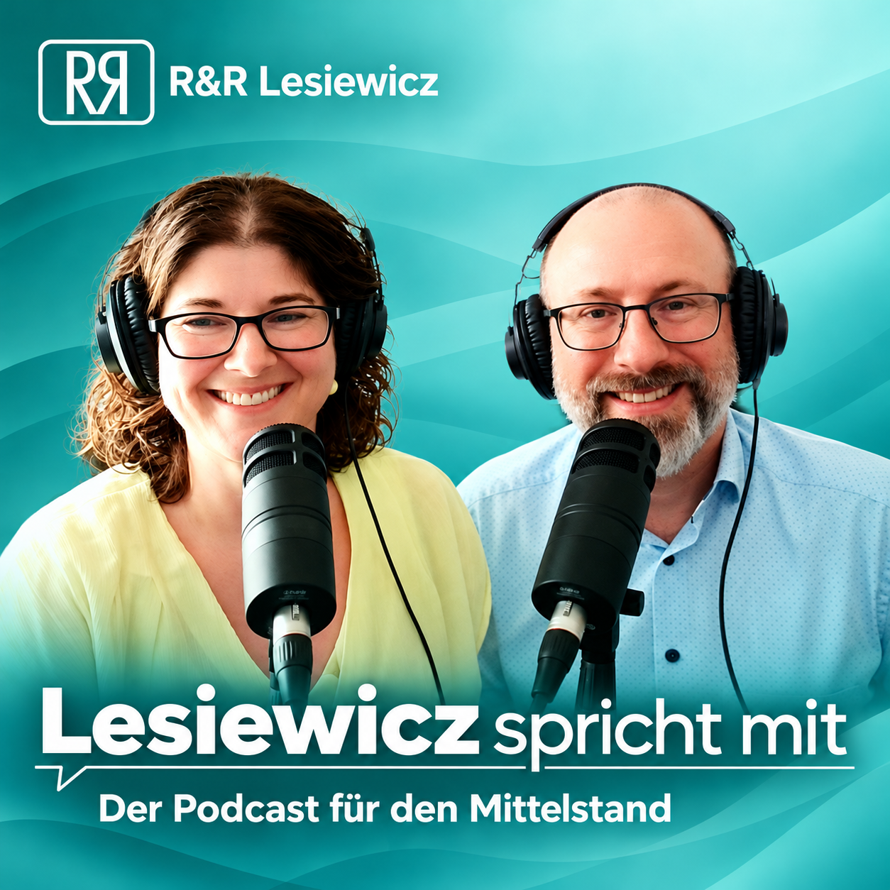 Rebecca & René sind gemeinsam Hosts bei Lesiewicz spricht mit - der Podcast für den Mittelstand